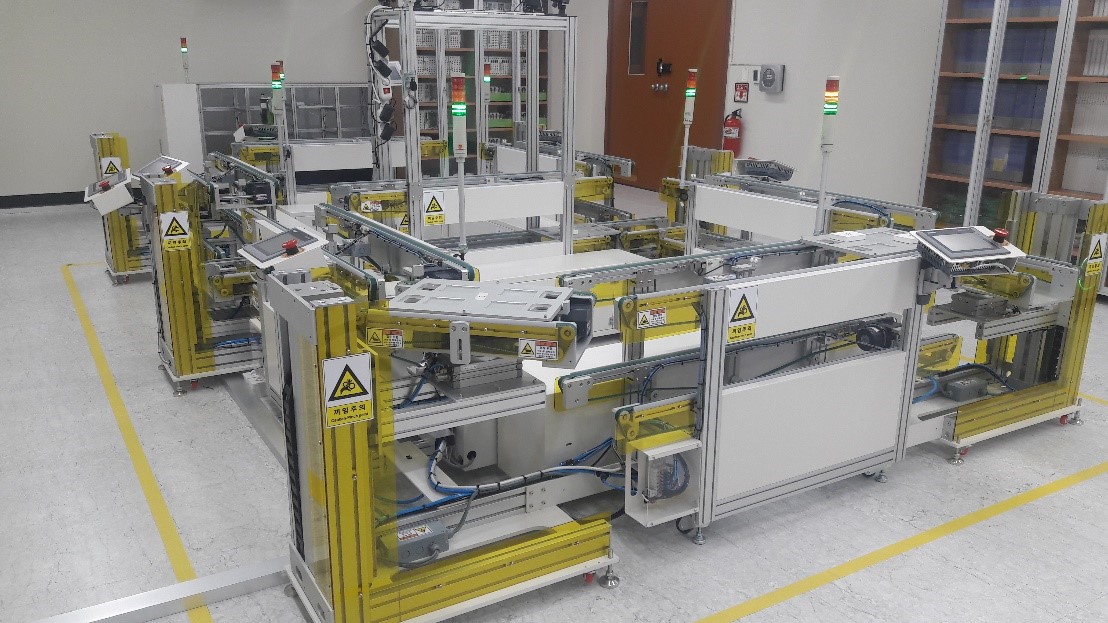 Smart In-Factory Logistics Lab(IoT 기반의 In-Factory 물류 실습 장비) 사진 1 입니다.