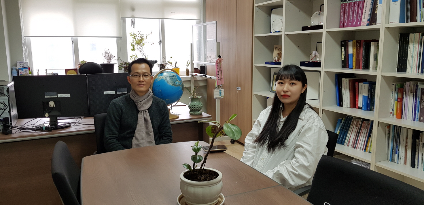 한밭대학교 최원산 교수(교신저자, 왼쪽)와 박솔 석사과정생(제1저자)