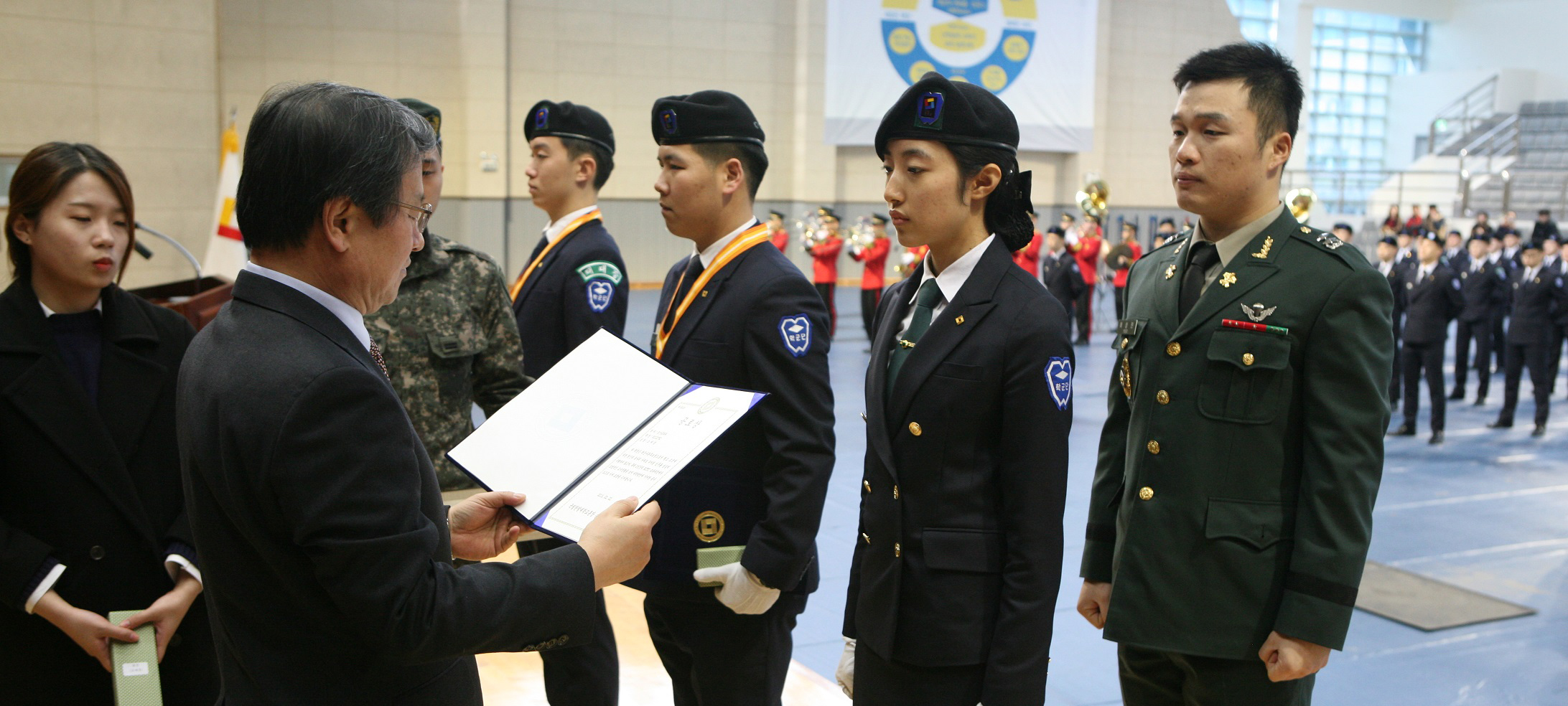 학군사관 임관 전 축하 및 승급&#12539;입단식 거행 이미지